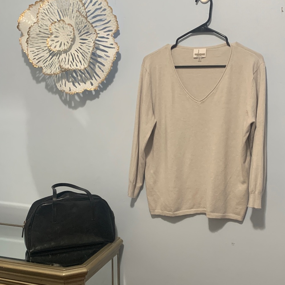 Milano essential light gray v neck sweater size extra large